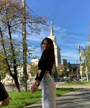 Моя особенность - дарить незабываемые эмоции. 🌟🔞
Я живу в Москве и считаю этот город идеальным местом для наших встреч. Страсть, романтика, нежность - это все и еще больше ты найдешь со мной.
🌸Мои услуги включают классический и расслабляющий массаж, французский минет, глубокий оральный секс, а также разнообразие поз и экспериментов в постели.
💖Моя фотография гарантирует, что ты получишь то, что видишь на снимке – без фотошопа и обмана. Мое главное преимущество – я настоящая и люблю то, что делаю.
💋Не веришь? Посмотри отзывы о моих услугах. Будь уверен, что я сделаю все возможное, чтобы твое время со мной было незабываемым.
💌 Давай договоримся о нашей встрече просто и быстро! Отправь мне сообщение, и я буду ждать тебя в уютной атмосфере Москвы. Регина